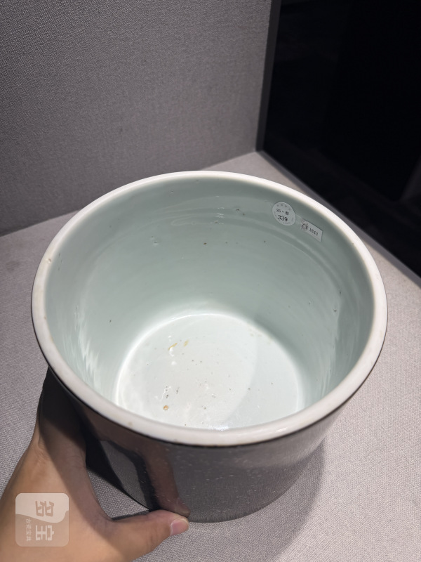 清康熙 瓷胎黑漆嵌螺钿大笔筒 - 图4
